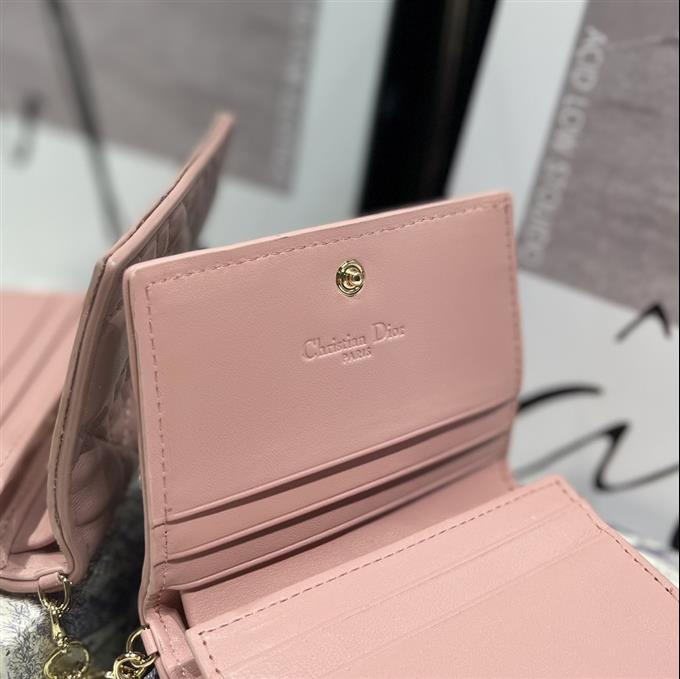 2025228Y 220P182143176